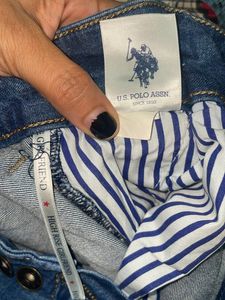 Ripped Hem Heigh Rise Girlfriend Jeans