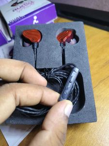 📌Mi Gadgets Premium Earphone With Accessories.