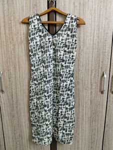 Monochrome Printed Sleeveless Dress 🖤 🤍