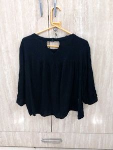 A Simple Fusion Black Top