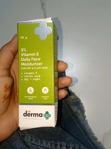 3% the derma co. vitamin E daily face moisturizer for dry n flaky skin, never used before