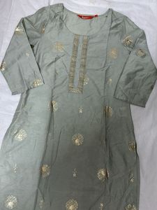 Elegant Kurta with Gold Detailing