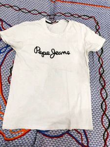 Perfect Tees On All Types Of Jeans