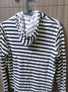 Full Sleeves Hoodie Tshirt, With Good Condition.