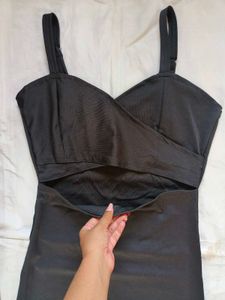 Black bodycon mini dress with waist cutout 🐈‍⬛✨