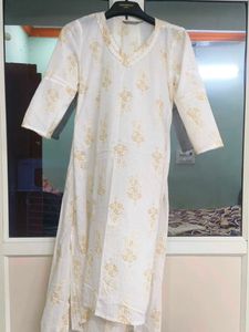 White &amp; Gold Print Kurti