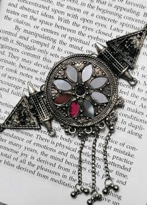 SILVER TONE JEWELRY SET