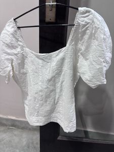 white square neck puff slevees schiffli top