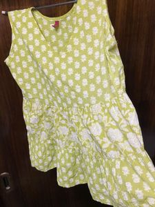 Sleeveless Green Kurta