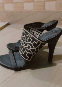 Stalk Black &amp; White Mules - Size 5