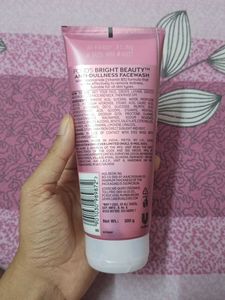 Pond&#39;s Bright Beauty Facewash