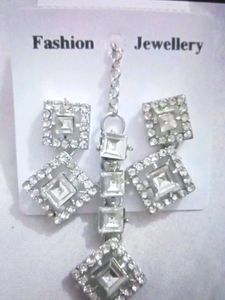 Fashion Jewelry Set: Earrings & Tikka