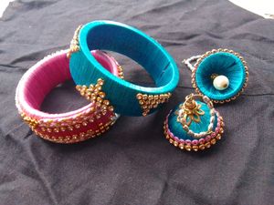 PAIR Of Bangles With Earrings