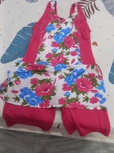 Girl&#39;s Floral Swimsuit