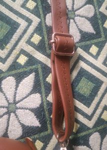 Women&#39;s Round Sling  Bag
