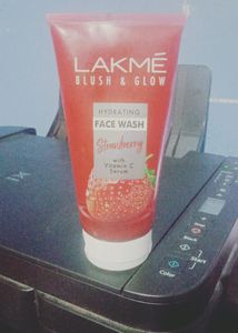 Lakme blush &amp;glow hydrating face wash strawberry w