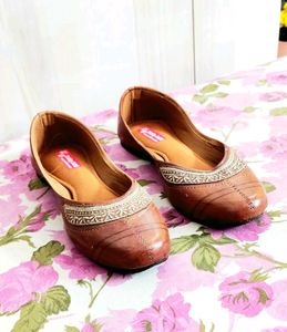 Embroidered Jutti Flats size-5 no
