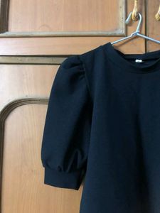 Black Puffy Sleeves Top
