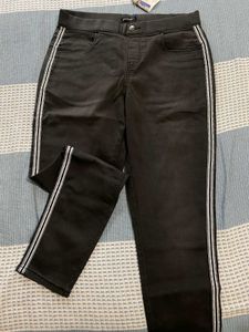 DENIM JEGGINGS/ BRAND NEW TAG