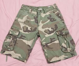 y2k street-style baggy jorts