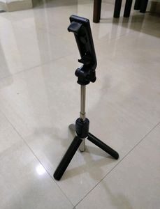 Selfie Stick R1 And Tripod Stand..Two In One..