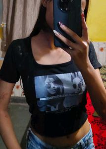 Graphic Print Crop Top