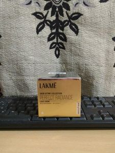 Lakme Perfect Radiance Light Cream