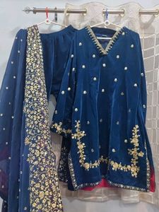 pakistani Velvet Kurta Set with dupatta