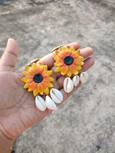 Gorgeous sunflower earrings