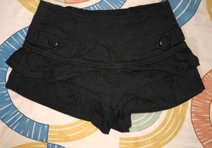 Korean 🇰🇷 Black Ruffle Mini Shorts🤤