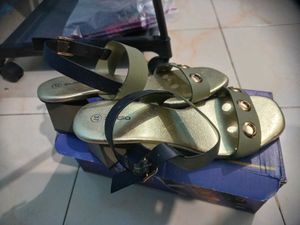 Zudio Olive Sandals used only once