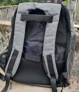 Anti-Theft 17 Inch Bag USB Charging Port Backpack