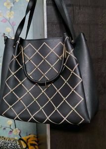Chic Black Tote 👜 Bag
