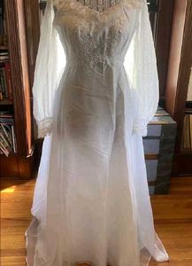 Lace Vintage Wedding Dress/ Gown