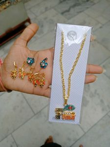 Necklace with chains and lockets