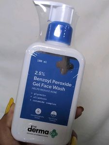 Derma Co 2.5% Benzoyl Peroxide Gel Face Wash