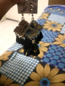 Elegant Gold Tone Drop Earrings and black beautifu