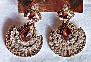 TRADITIONAL PAIR OF EARRING