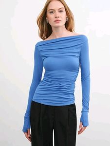 NEW ME OFF SHOULDER FITTED TOP💙