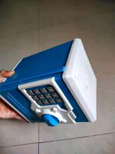 Kids&#39; Electronic Piggy Bank