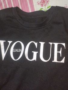 A VOGUE BLACK SWEATSHIRT