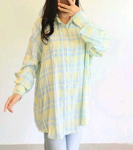 OVERSIZED PLAID BUTTON-DOWN