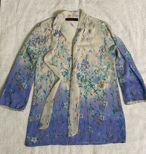 109 F Cute Floral Top 😍