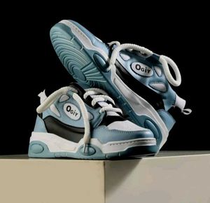 Oqiy Sneakers