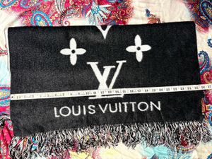 Louis Vuitton Black/White Amazingly Soft😍