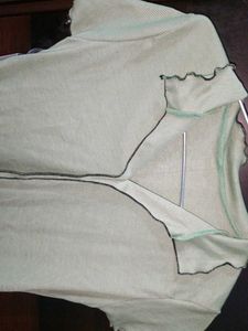 Ribbed Lettuce Edge Top