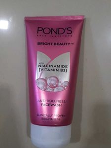 Pond's Bright Beauty Facewash