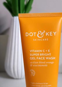 🧡 DOT &amp; KEY Vitamin C + E Gel Facewash 🧡