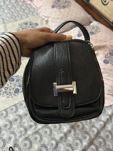 Chic Black Crossbody Bag