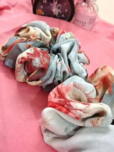 Scrunchies♥️
